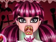 Draculaura Vampire Dentist