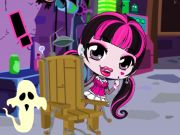 Chibi Draculaura Halloween Slacking